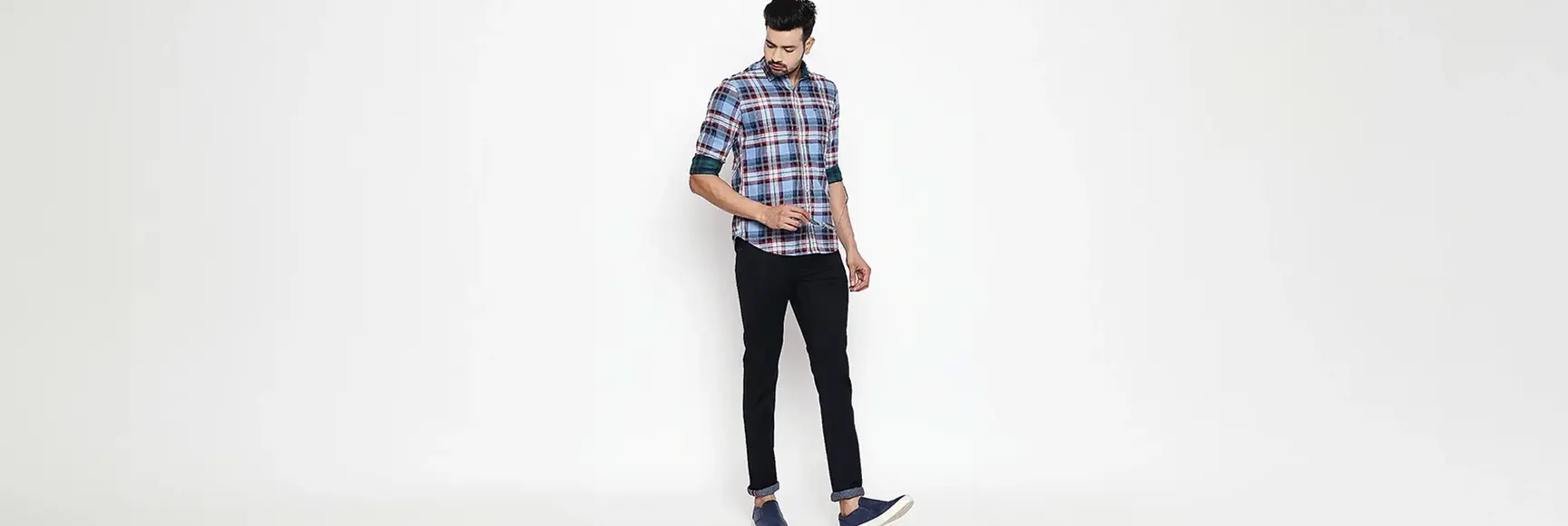 A model wearing killer jeans 